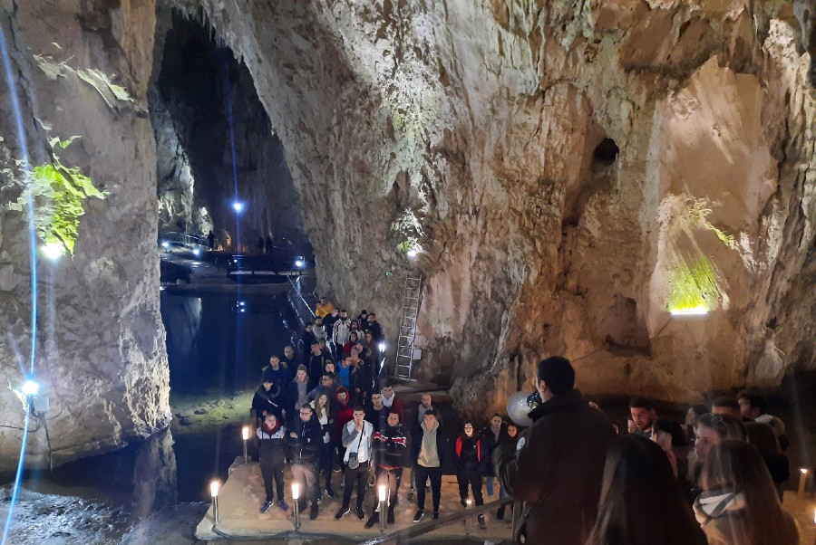 Стопића пећина туристи стопића пећина