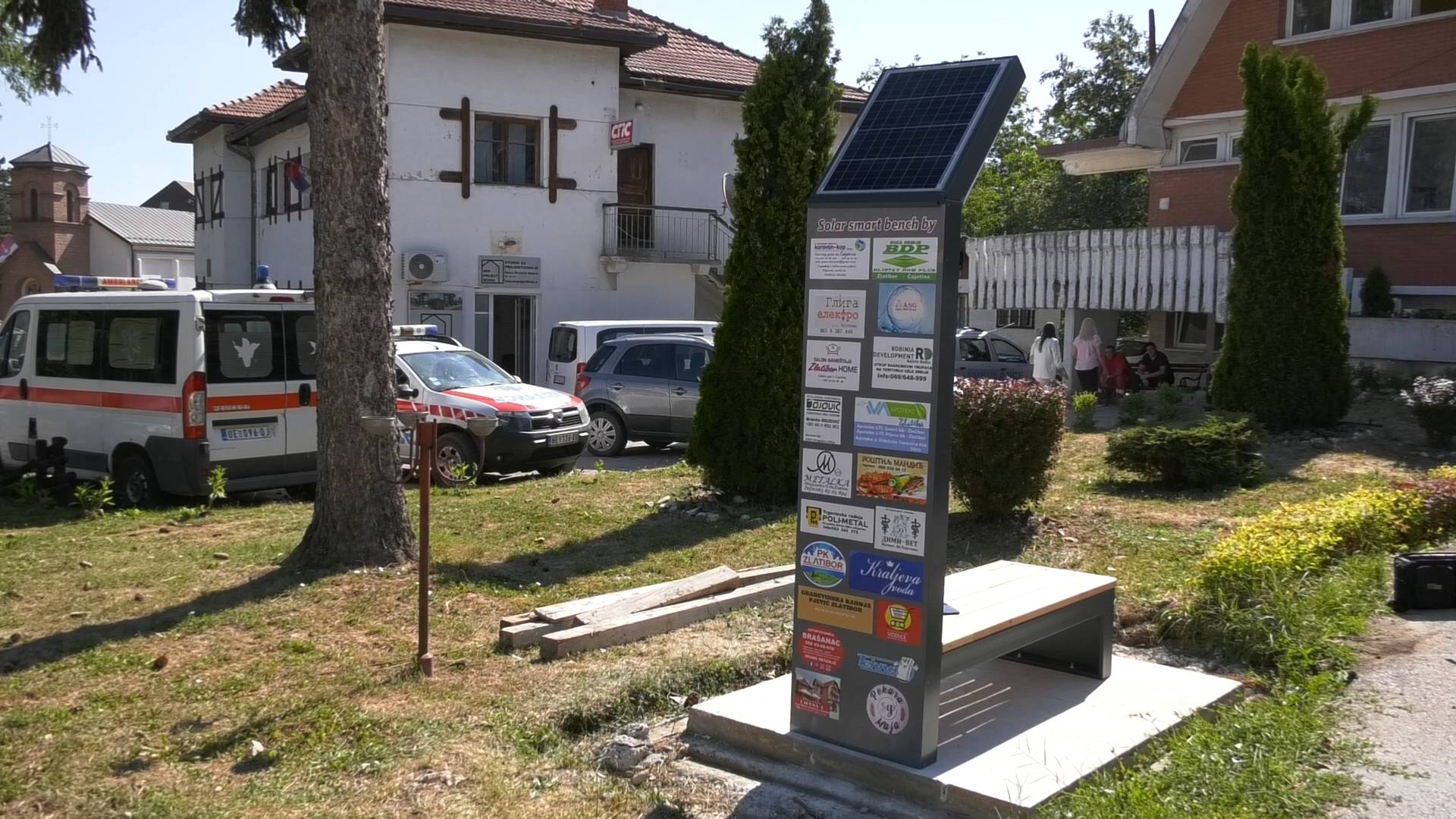 Соларна клупа