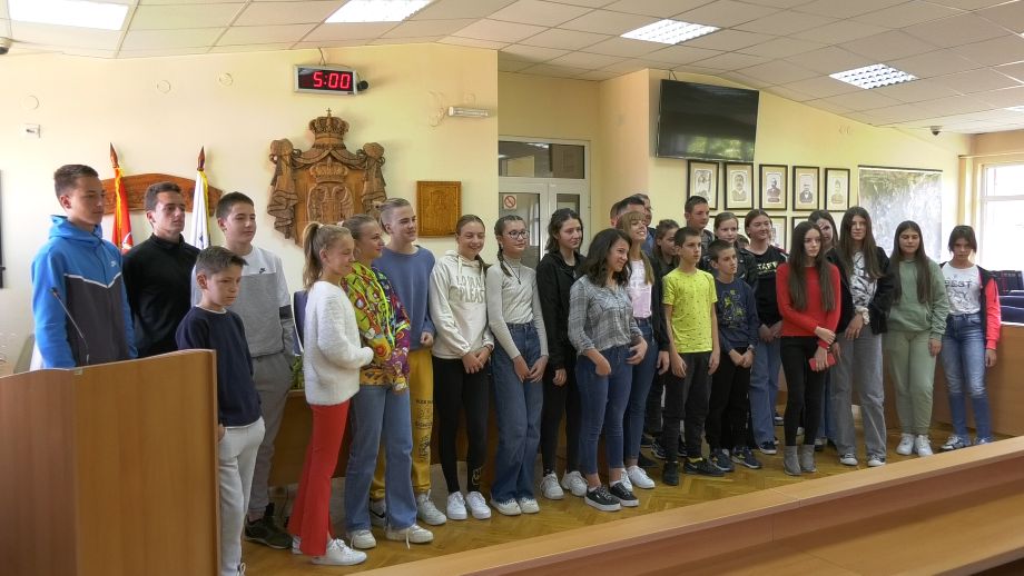 Ђачки парламент у посети СО Чајетина 