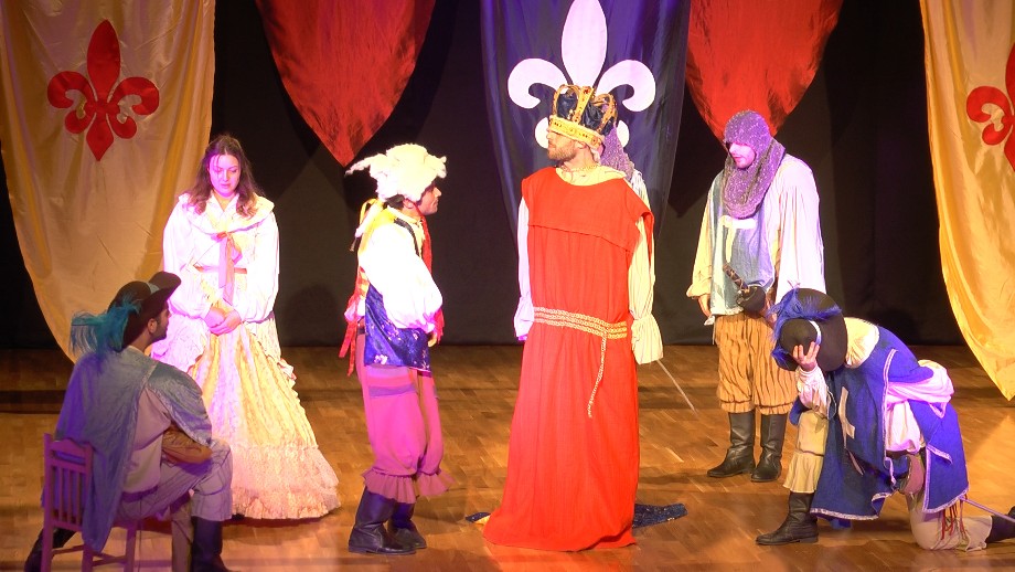 Представа "Три мускетара" одиграна пред пуном салом  Културног центра Златибор