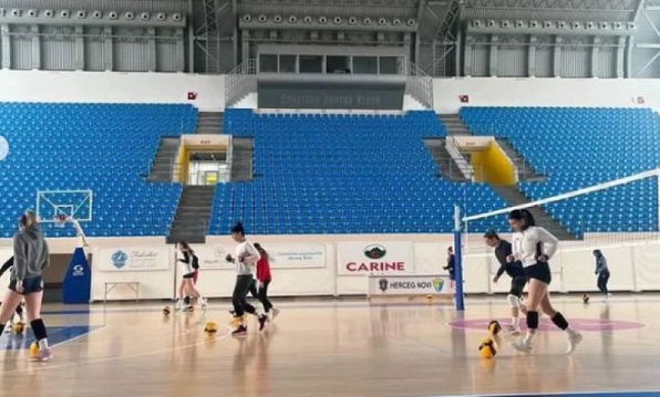 Одбојкашице на тренингу у Херцег Новом 