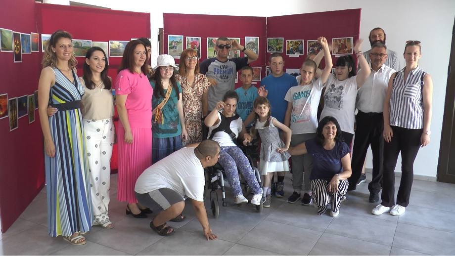 Хуманитарна продајна изложба са конкурса " Свет кроз наш објектив" 