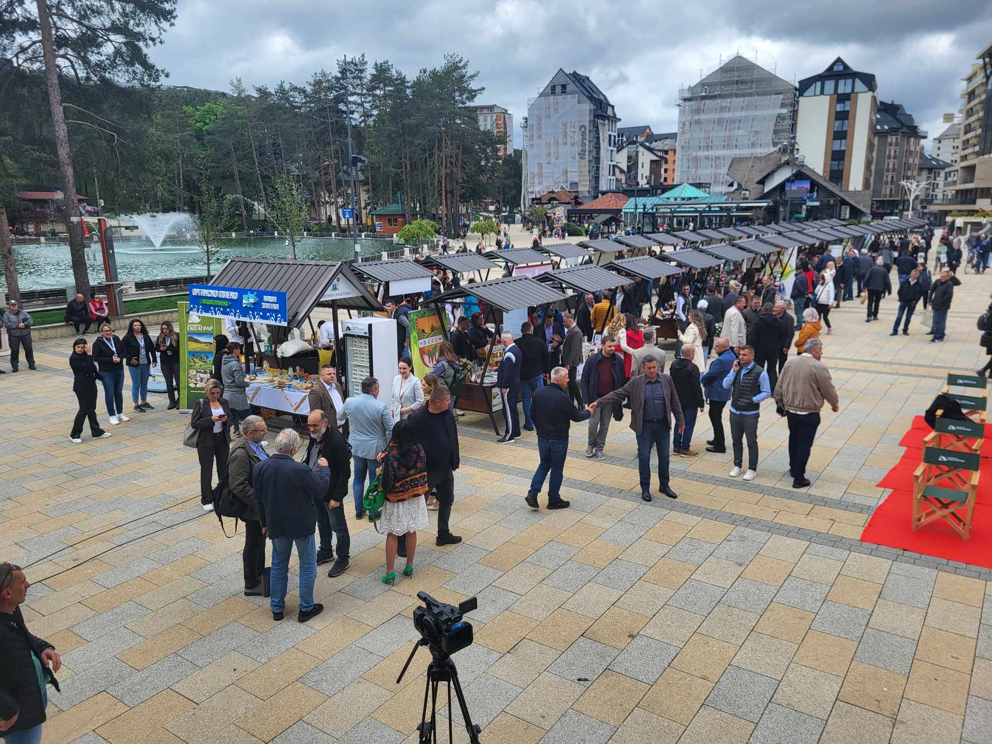 Штандови на Краљевом тргу