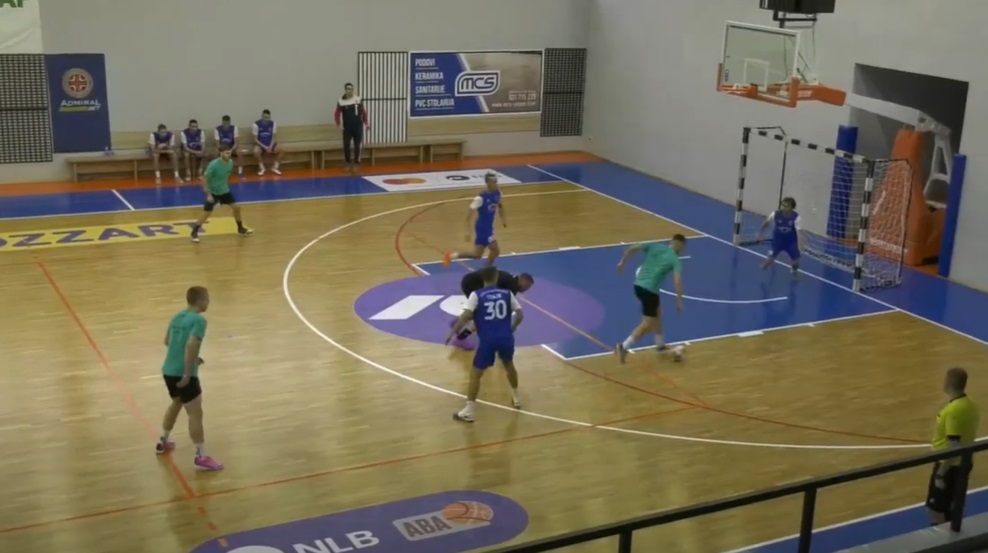 Вељко Томић постиже гол за Тин лукс