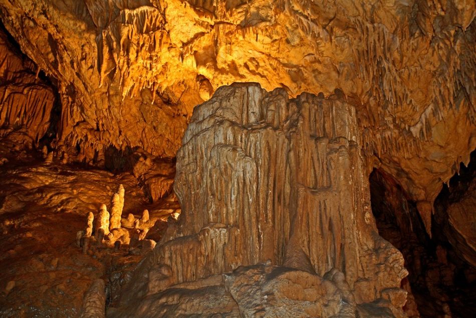 Potpećka pećina foto