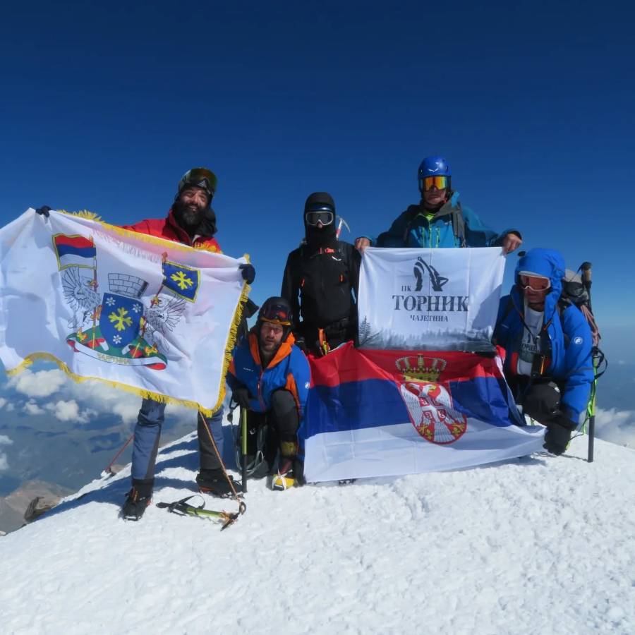 Планинари ПК "Торник" освојили највиши врх Европе и Русије - Западни Елбрус 5642m