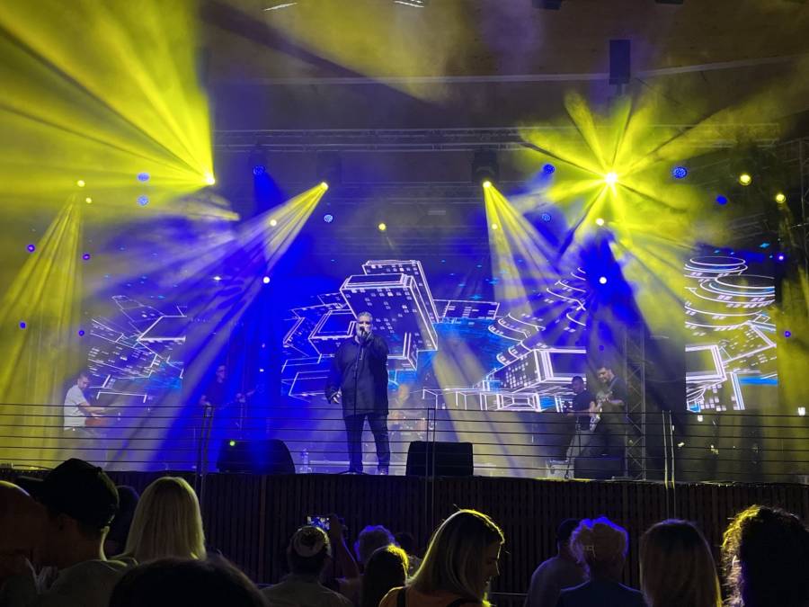 У понедељак, 11. августа, у оквиру „Златиборског лета 2025“, на Краљевом тргу одржан је концерт популарног Луна бенда из Ужица