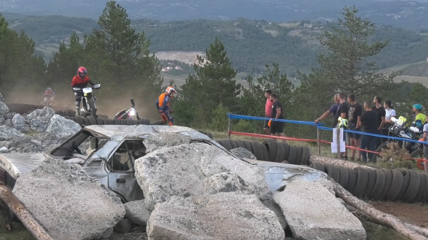 Детаљ са пролога иза Чајетинског брда