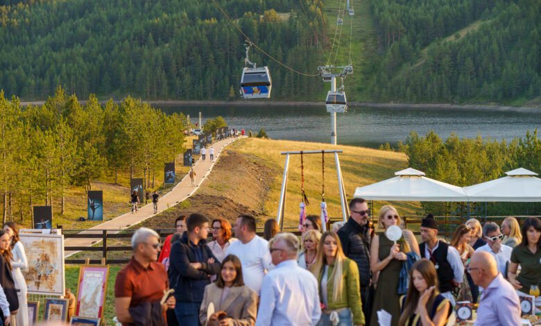 Голд гондола у окторбу постаје центар великог Форума гондола, зимска сезона почиње монографијом поводом 5 година рада