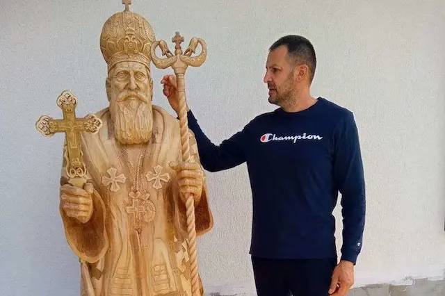 Миладин Лекић израдио је скулптуру Патријарха Павла високу чак два метра
