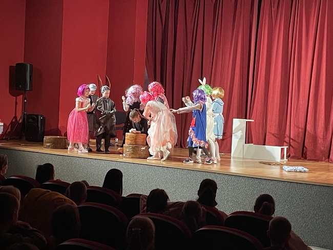 Представа "Чаробно позориште"