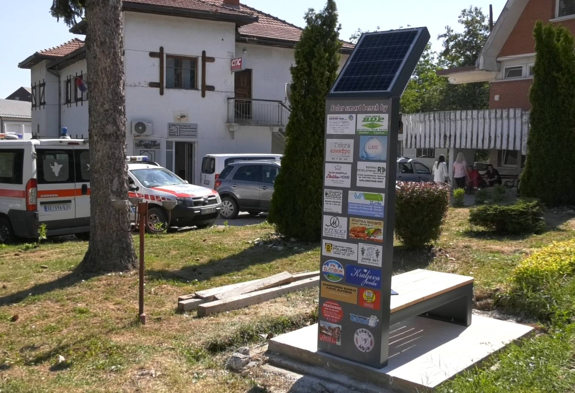 Соларна клупа