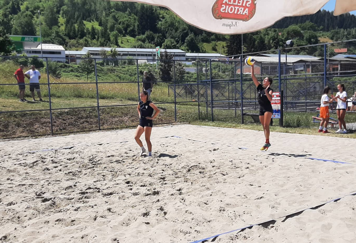 Утакмица одбојке на песку