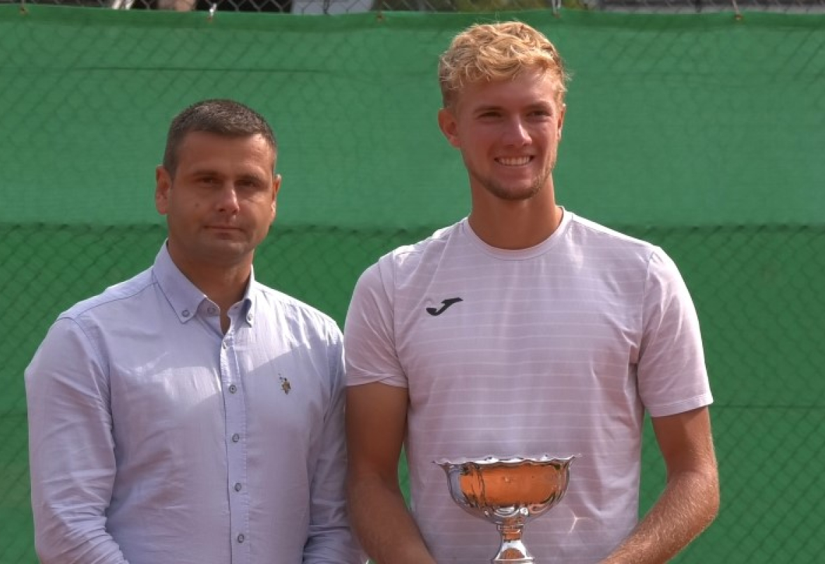 Тенисер Паулсон и директор ТОЗ Живановић