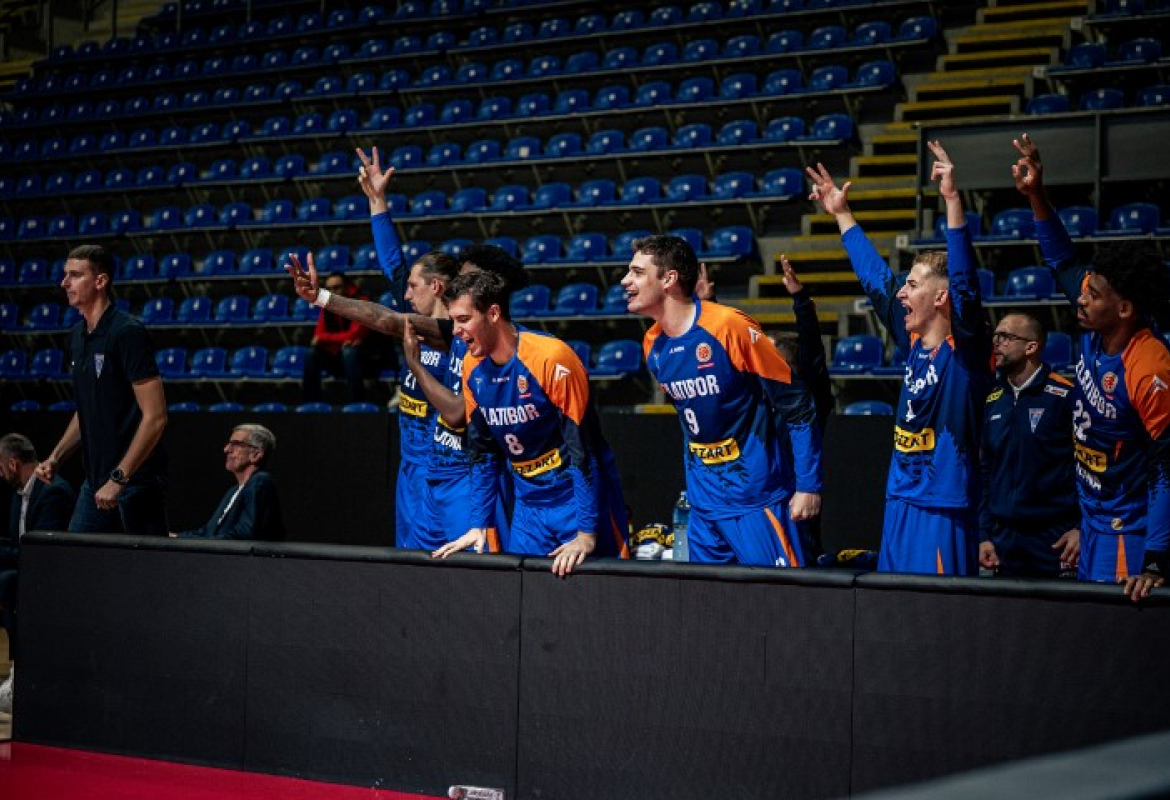 Славље чајетинских кошаркаша у легендарној дворани