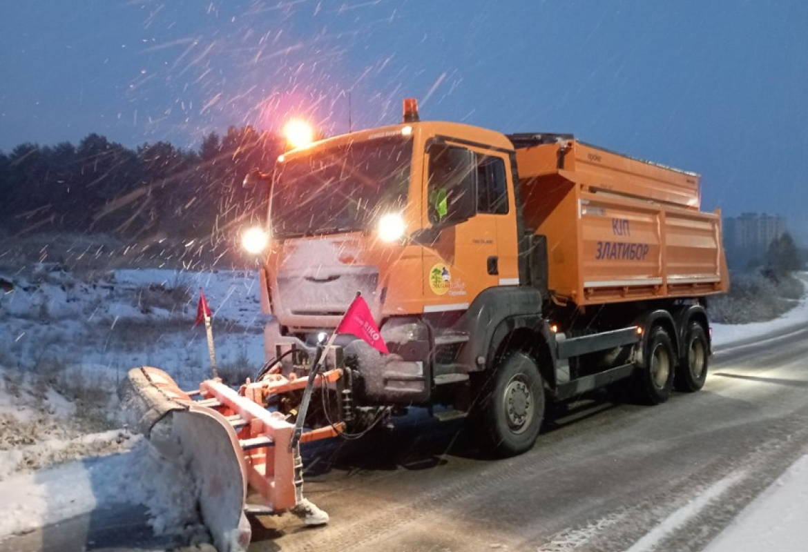 Екипе зимске службе KJП „Златибор“ ангажоване су на терену од самог почетка падавина